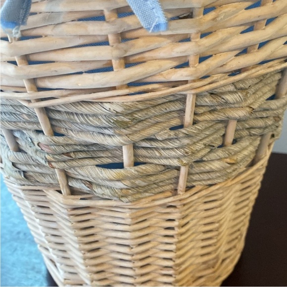 Trash Basket Woven Wicker Basket Blue Liner Small Space Decor Dorm Life - Picture 3 of 7